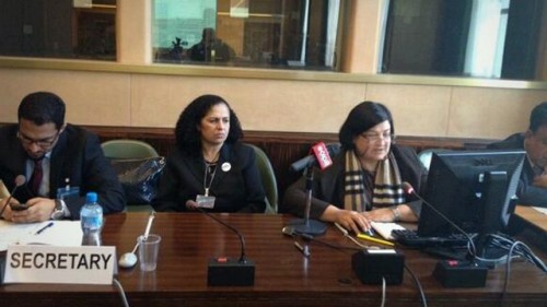 ����� ����